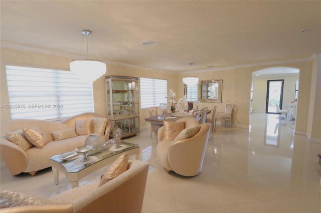 8925 NW 99th Avenue, Doral, FL 33178