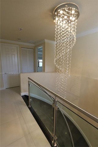 8925 NW 99th Avenue, Doral, FL 33178