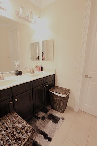 8925 NW 99th Avenue, Doral, FL 33178