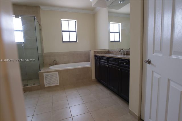 8925 NW 99th Avenue, Doral, FL 33178