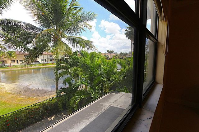 8925 NW 99th Avenue, Doral, FL 33178