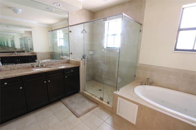 8925 NW 99th Avenue, Doral, FL 33178