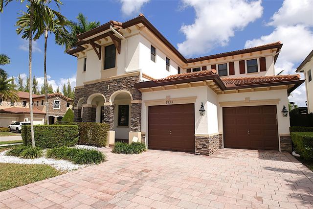 8925 NW 99th Avenue, Doral, FL 33178