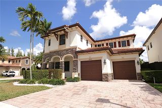 8925 NW 99th Avenue, Doral, FL 33178