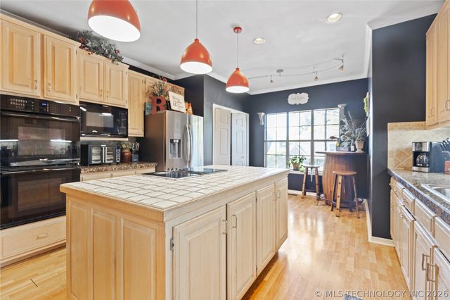 5009 E 86th Place, Tulsa, OK 74137