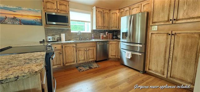 26577 Sweetberry Drive, Warsaw, MO 65355