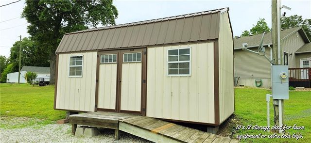 26577 Sweetberry Drive, Warsaw, MO 65355