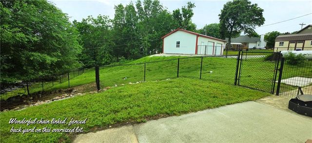 26577 Sweetberry Drive, Warsaw, MO 65355