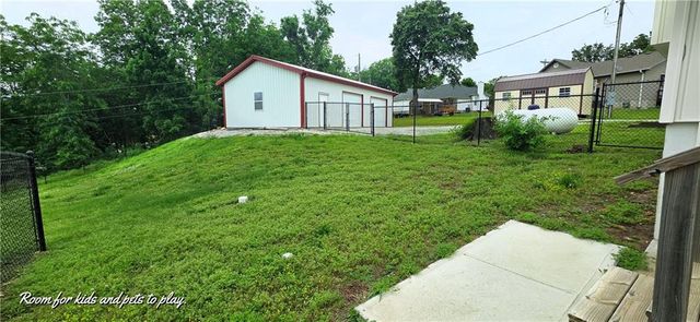 26577 Sweetberry Drive, Warsaw, MO 65355