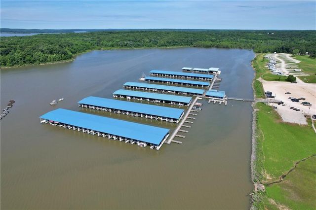 26577 Sweetberry Drive, Warsaw, MO 65355