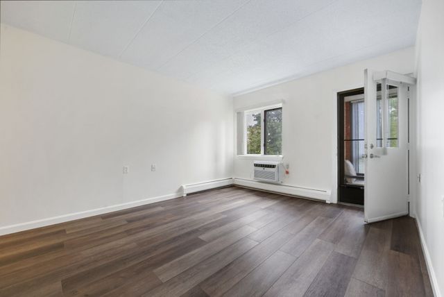 180 Green Street 411, Melrose, MA 02176