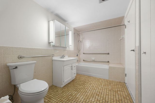 180 Green Street 411, Melrose, MA 02176