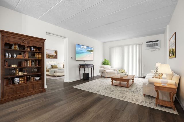 180 Green Street 411, Melrose, MA 02176