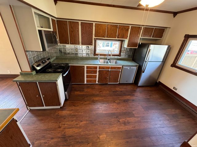 102 S VAN BUREN Street, Monroe, IN 46772