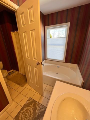 3 Dogwood Cir, Haverhill, MA 01832