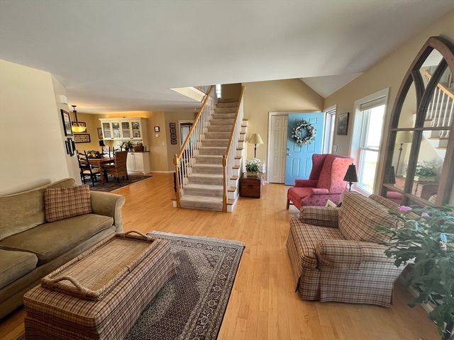 3 Dogwood Cir, Haverhill, MA 01832