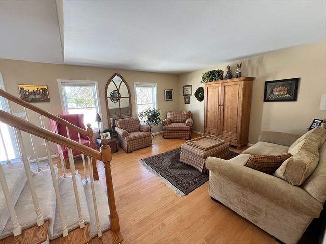 3 Dogwood Cir, Haverhill, MA 01832