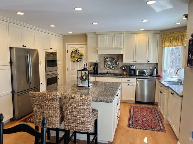 3 Dogwood Cir, Haverhill, MA 01832