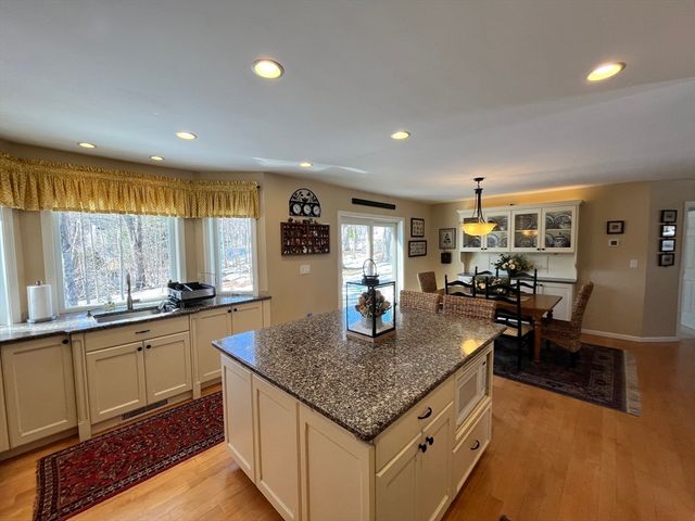3 Dogwood Cir, Haverhill, MA 01832