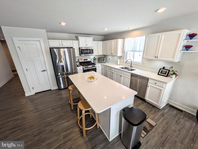 4220 CYPRESS LN, Whitehall, PA 18052