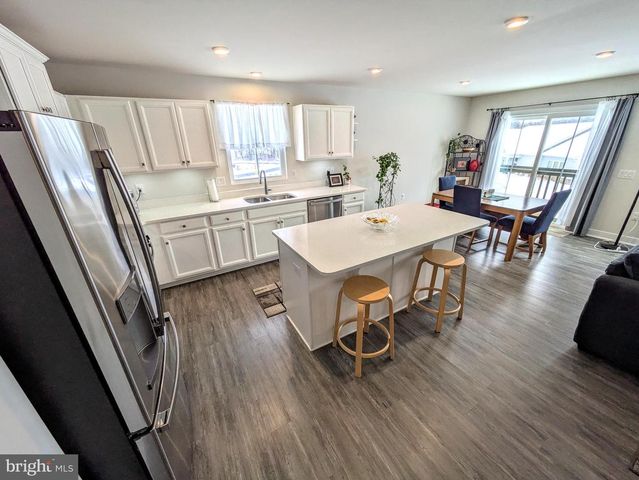 4220 CYPRESS LN, Whitehall, PA 18052