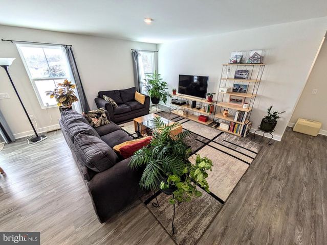 4220 CYPRESS LN, Whitehall, PA 18052