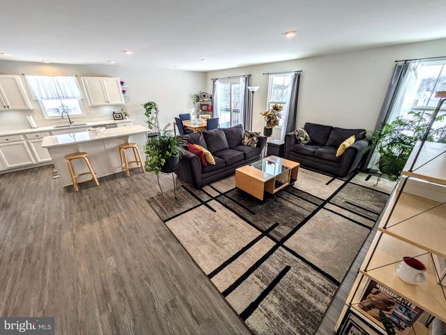 4220 CYPRESS LN, Whitehall, PA 18052