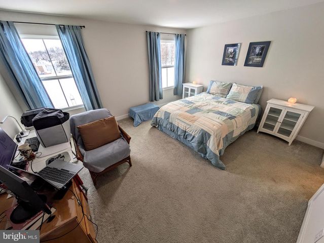 4220 CYPRESS LN, Whitehall, PA 18052