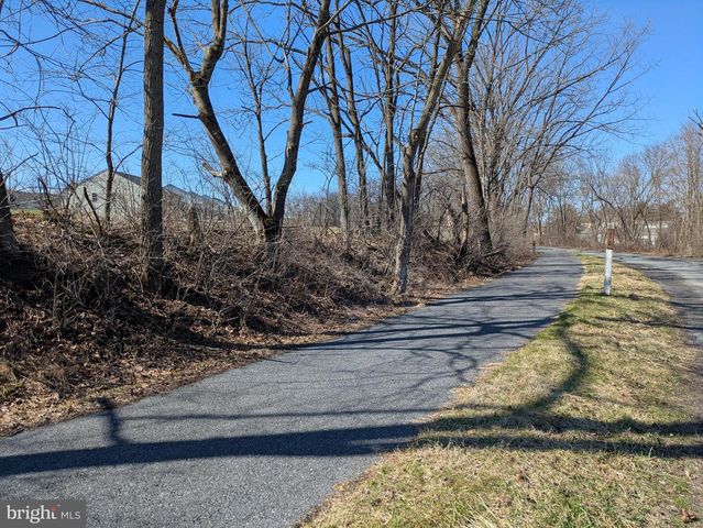 4220 CYPRESS LN, Whitehall, PA 18052