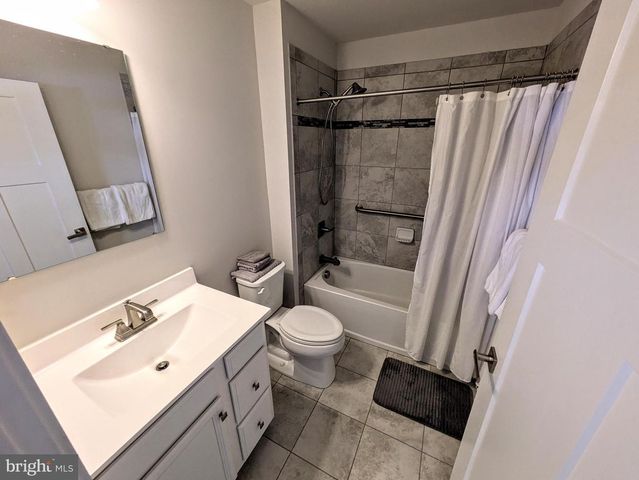 4220 CYPRESS LN, Whitehall, PA 18052