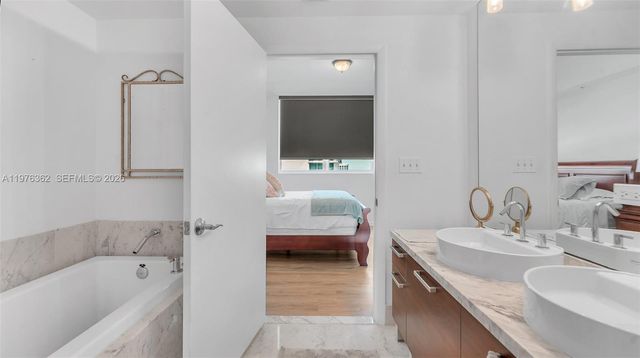 253 NE 2nd St 2902, Miami, FL 33132