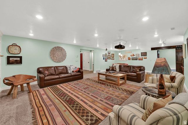 2579 W FARMVIEW LN, South Jordan, UT 84095