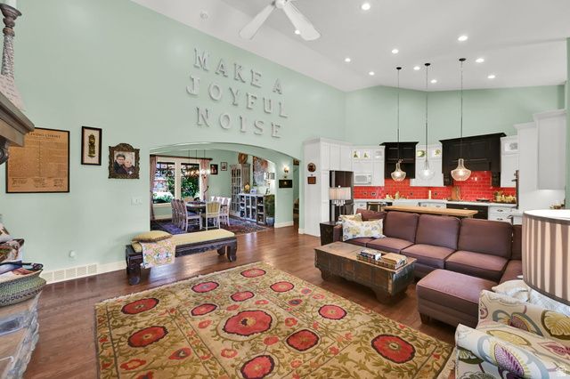 2579 W FARMVIEW LN, South Jordan, UT 84095