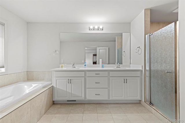 3559 Birchmount Drive, Troy, MI 48083
