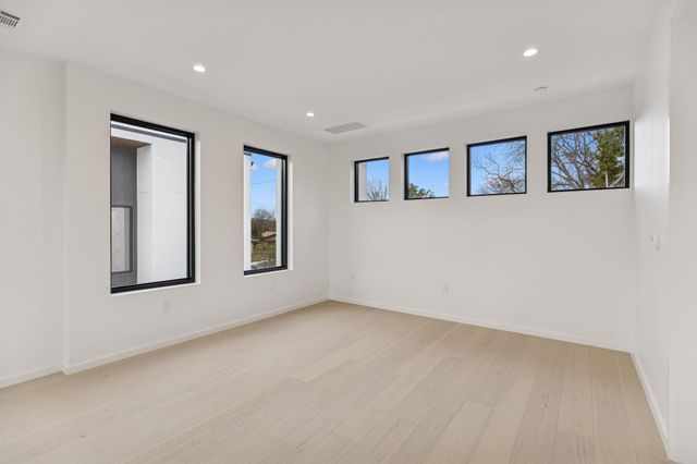 3007 Locke LN, Austin, TX 78704