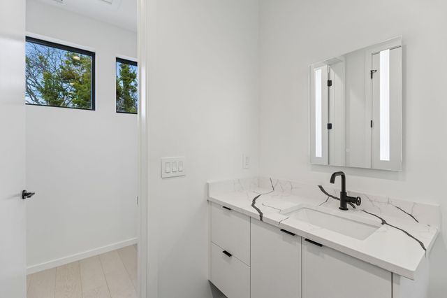 3007 Locke LN, Austin, TX 78704