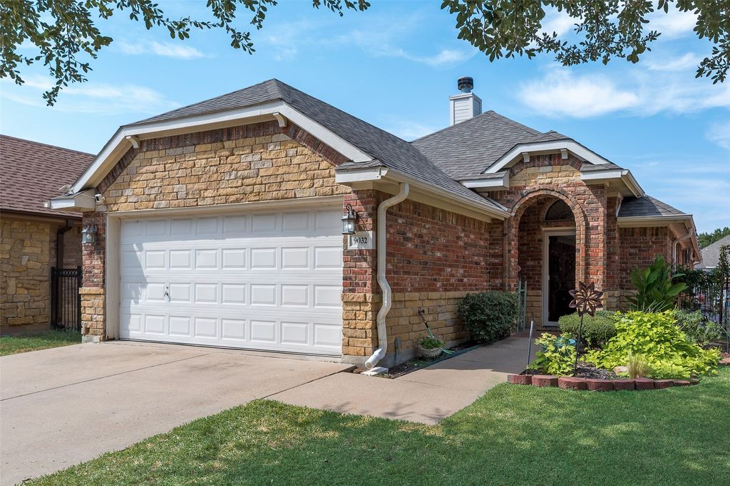 9032 Racquet Club Drive, Fort Worth, TX 76120 — exterior