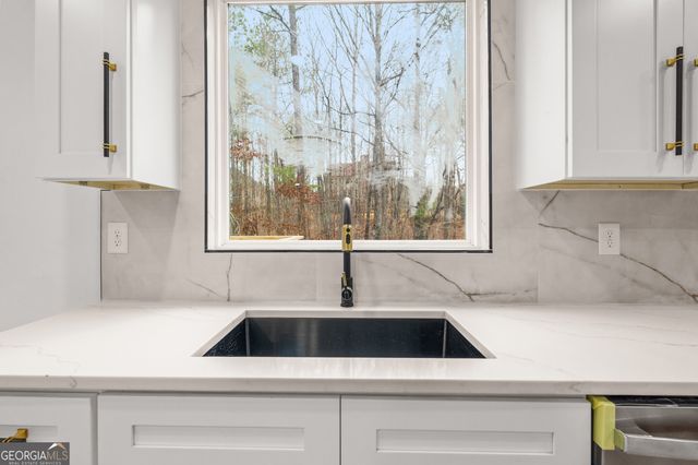 429 Saint Surrey Way, Ellenwood, GA 30294