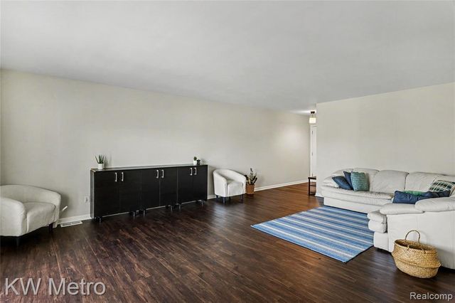2471 Mulberry Square 15, Bloomfield Hills, MI 48302