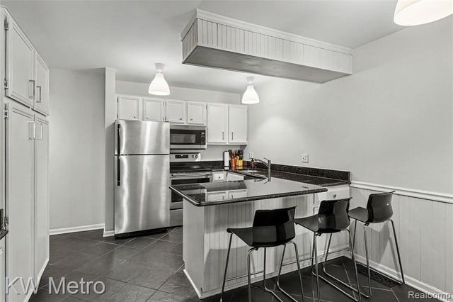 2471 Mulberry Square 15, Bloomfield Hills, MI 48302