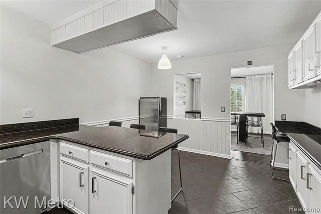 2471 Mulberry Square 15, Bloomfield Hills, MI 48302