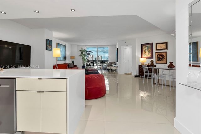 9055 SW 73rd Ct 1205, Miami, FL 33156