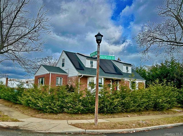 17 Molyneaux Road, Valley Stream, NY 11580