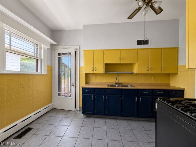 578 SE Oak Knoll Avenue SE, Warren, OH 44483