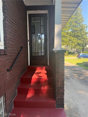 578 SE Oak Knoll Avenue SE, Warren, OH 44483