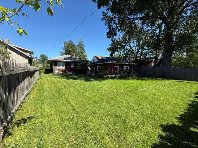 578 SE Oak Knoll Avenue SE, Warren, OH 44483