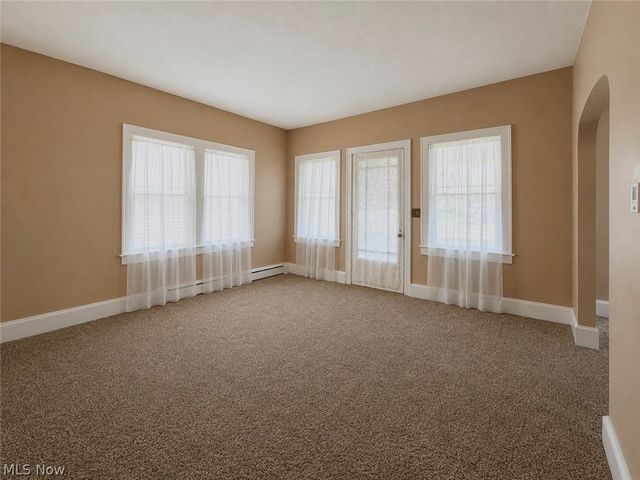 578 SE Oak Knoll Avenue SE, Warren, OH 44483