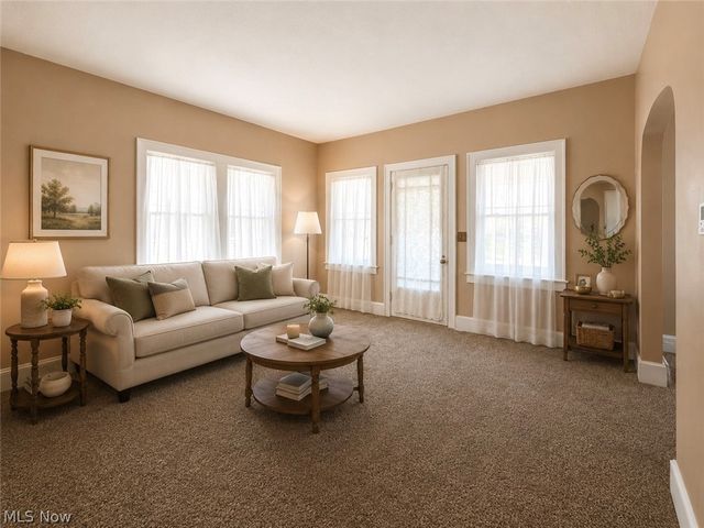 578 SE Oak Knoll Avenue SE, Warren, OH 44483