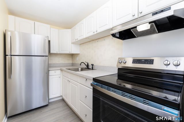 117 Shadow Lane APT B1, West Hartford, CT 06110