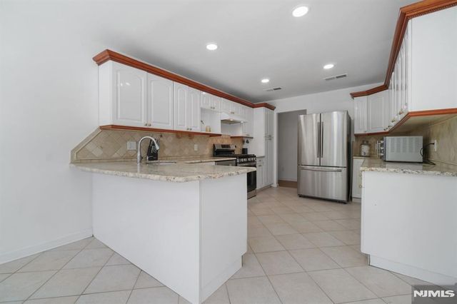 45 Center Street, Englewood Cliffs, NJ 07632